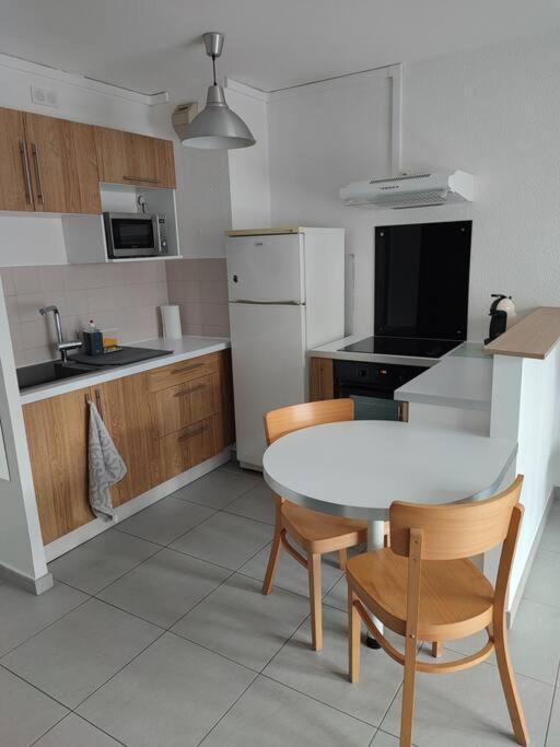 Charmant 2 Pieces A Aubenas 2Etoiles Apartment ภายนอก รูปภาพ
