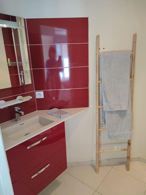 Charmant 2 Pieces A Aubenas 2Etoiles Apartment ภายนอก รูปภาพ
