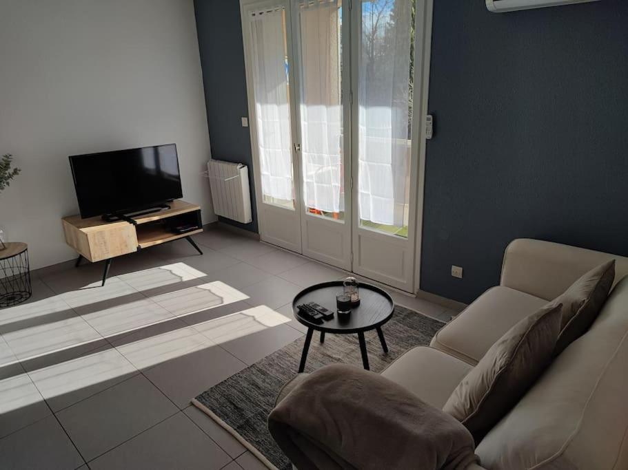 Charmant 2 Pieces A Aubenas 2Etoiles Apartment ภายนอก รูปภาพ